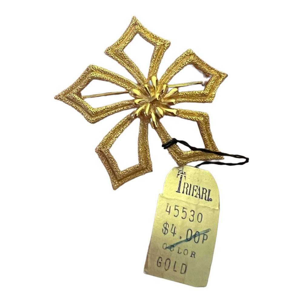 Vintage Crown Trifari Star Flower Brooch Pin w Original Tag - Signed